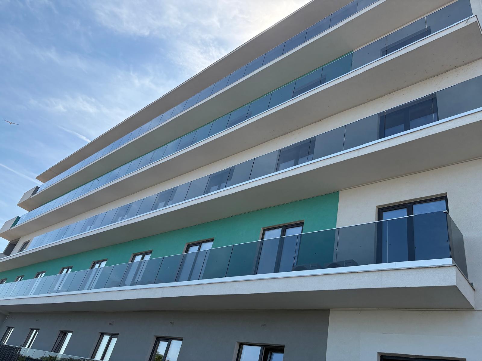 Fațada Marevento Hotel în lumina zilei
